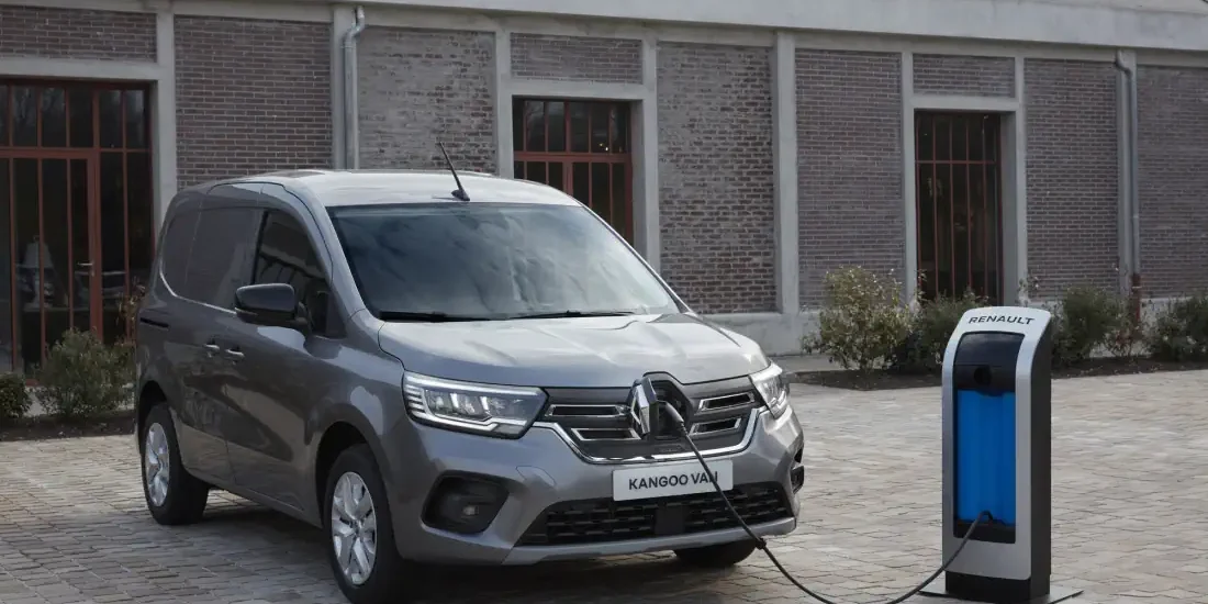 Renault kangoo Etech electric oplades